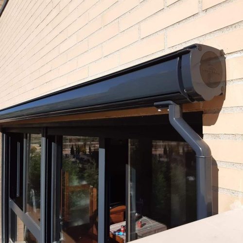 Toldo cofre brazo recto 1